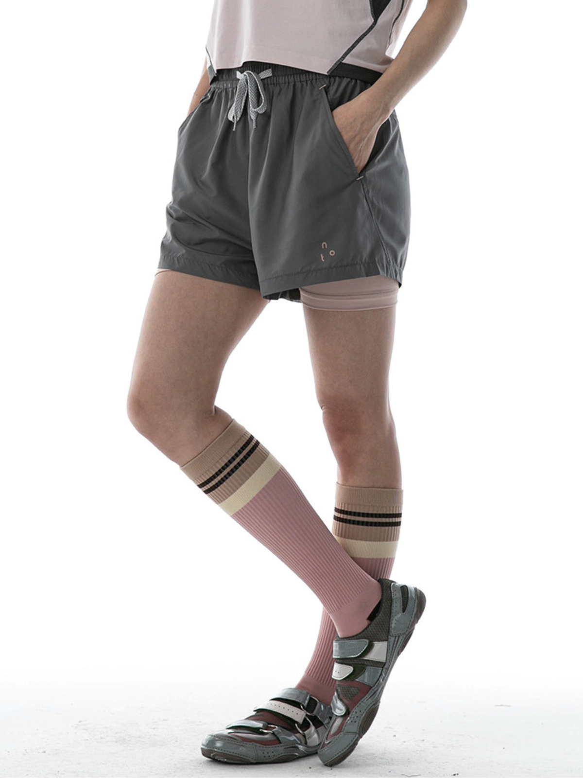 DryKit – Schnelltrocknende doppellagige Sportshorts für Damen