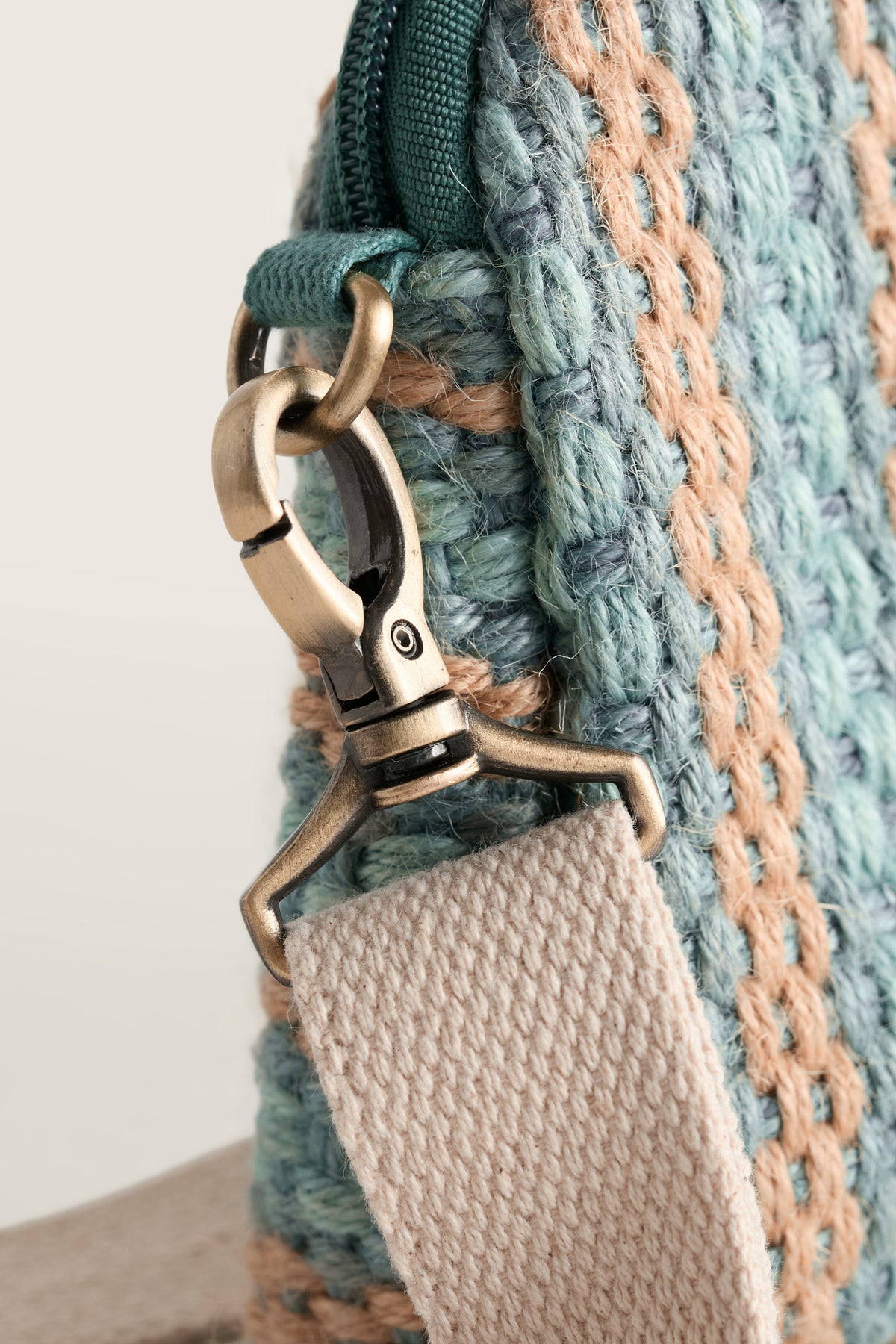 Flourish Jute-Umhängetasche mit Streifenmuster