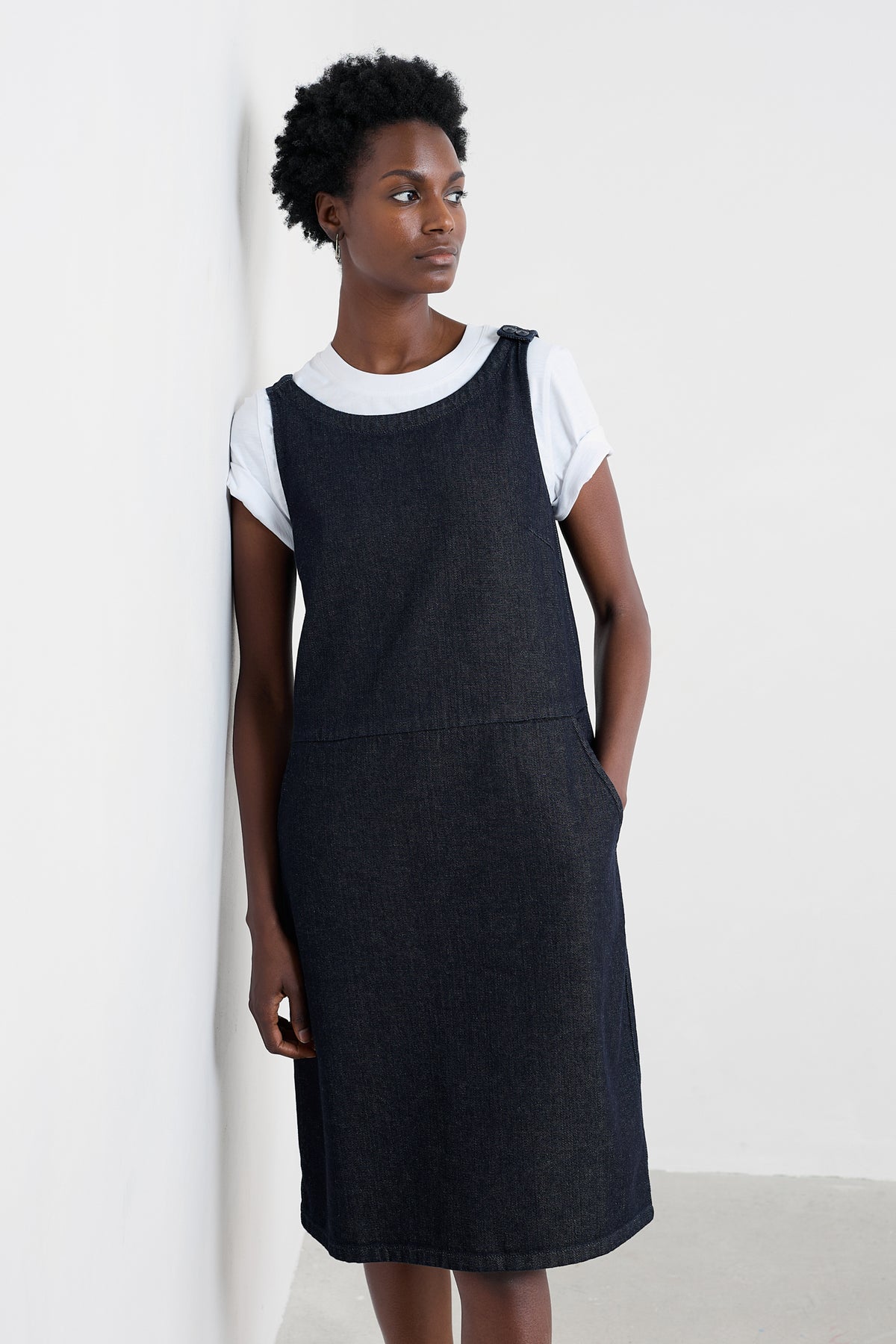 Knieumspielendes Latzkleid aus Salt Weave