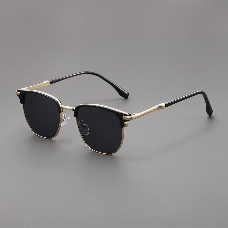 Retro-Sonnenbrille mit rundem Metallrahmen und getönten Gläsern